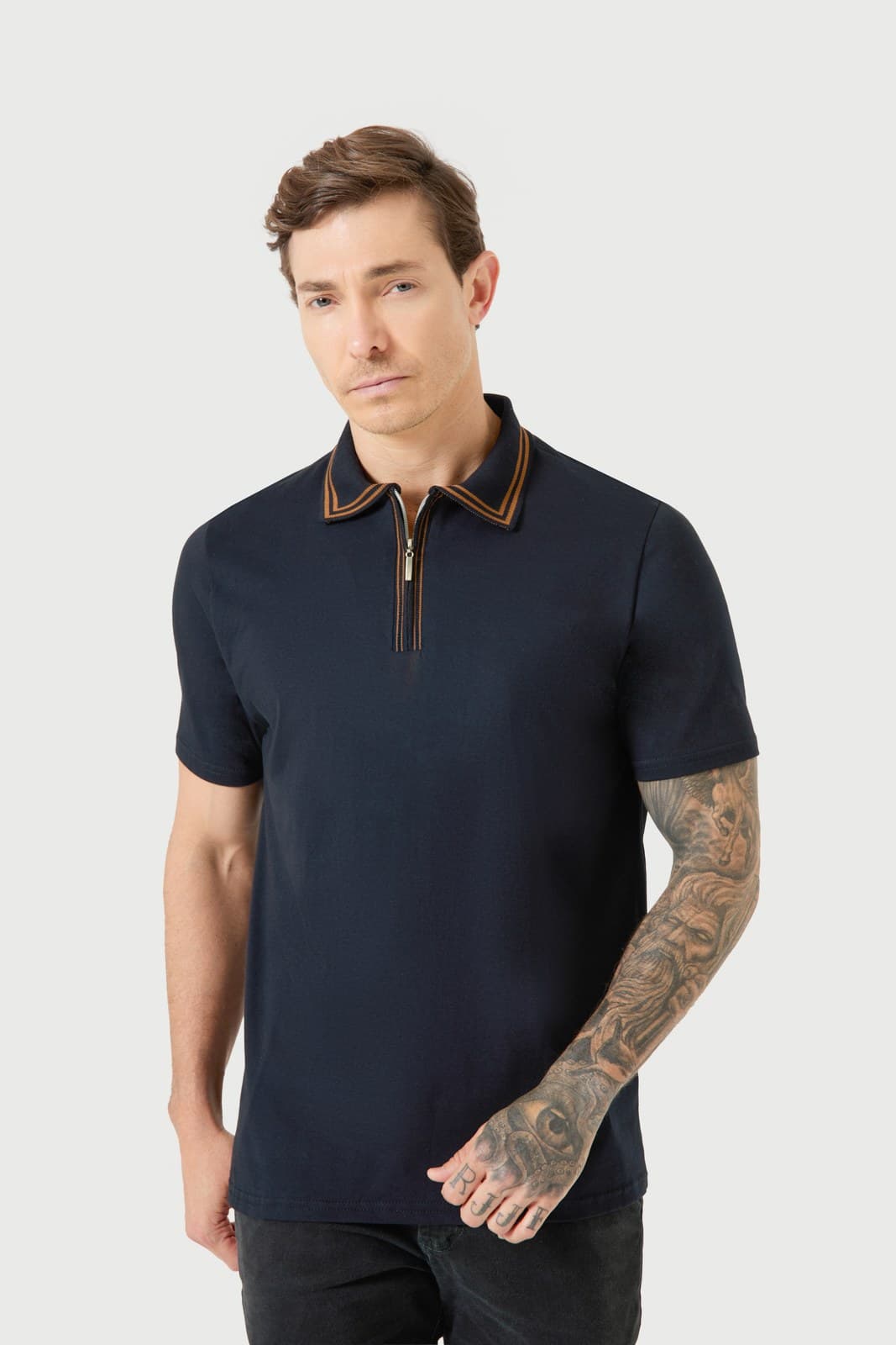 Polo Malha com Zíper Preto — Doce Helene