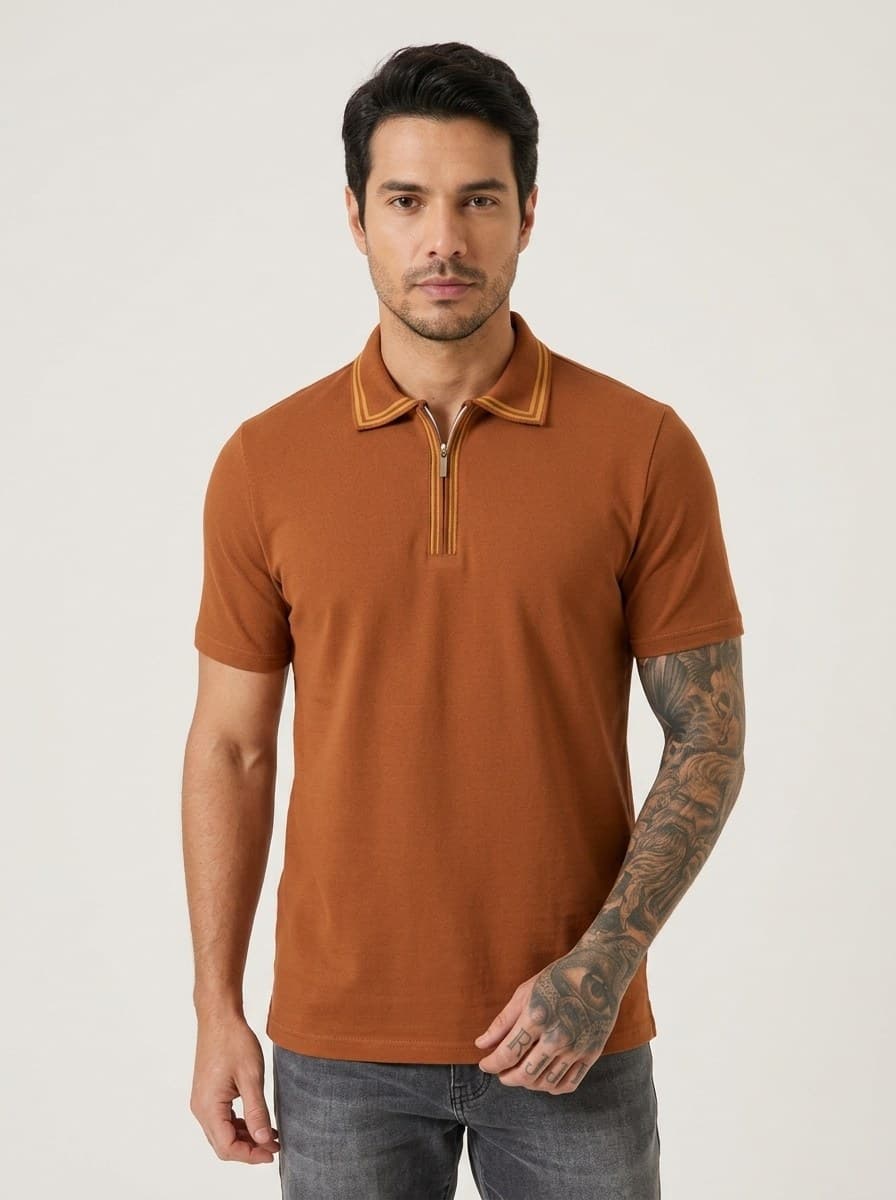 Polo Malha com Zíper Marrom Canela